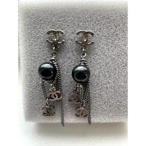 Chanel Pearl Dripping Chains CC